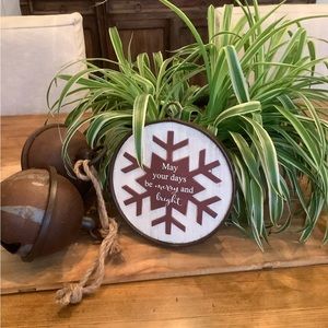 NWT MAY YOUR DAYS BE MERRY AND BRIGHT LARGE ORNAMENT❤️❤️❤️❤️